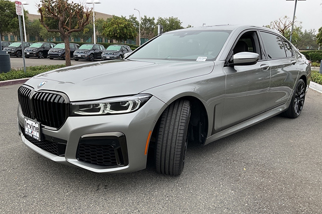 2022 BMW 740i Sedan Premium Unleaded