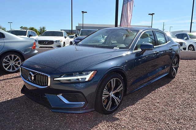 2022 Volvo S60 Recharge Plug-In Hybrid eAWD Inscription Sedan