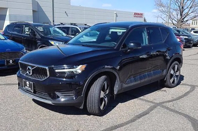 2022 Volvo XC40 T5 AWD Momentum SUV