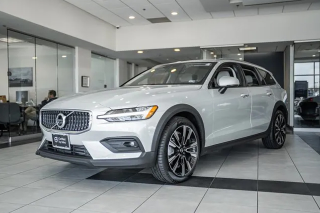 2022 Volvo V60 Cross Country T5 Wagon