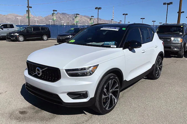 2022 Volvo XC40 T4 FWD R-Design SUV