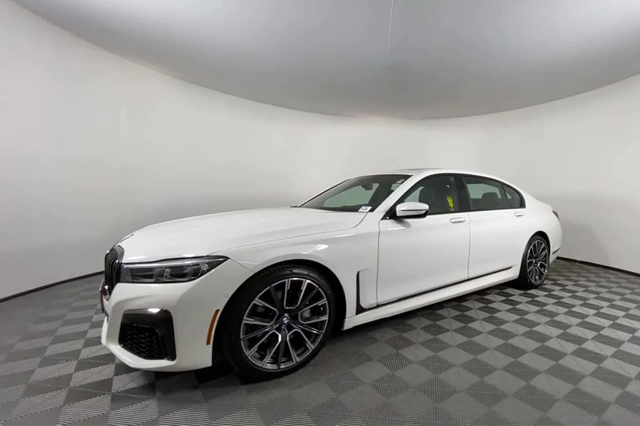 2022 BMW 740i Sedan
