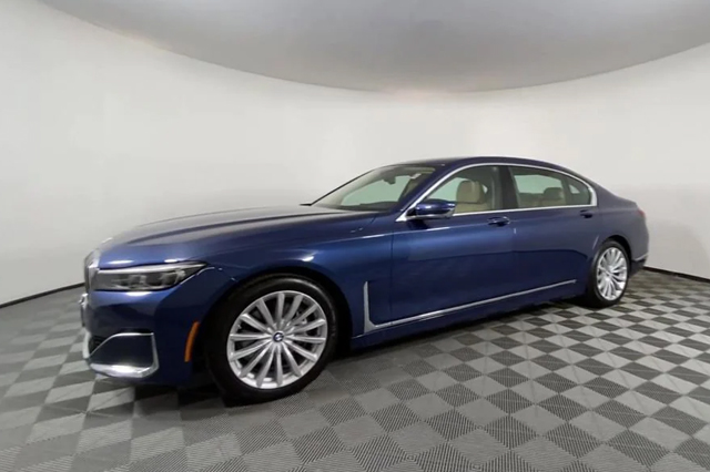 2022 BMW 740i Sedan