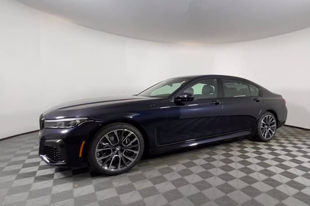 2022 BMW 740i Sedan