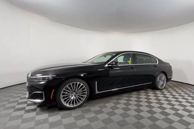 2022 BMW 740i Sedan