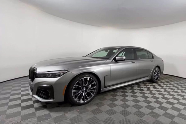 2022 BMW 740i Sedan