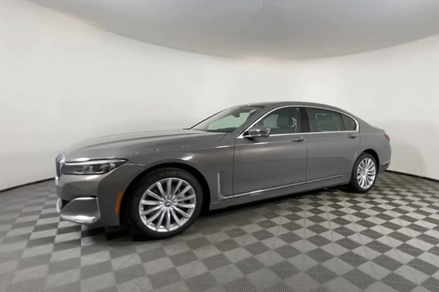 2022 BMW 740i Sedan