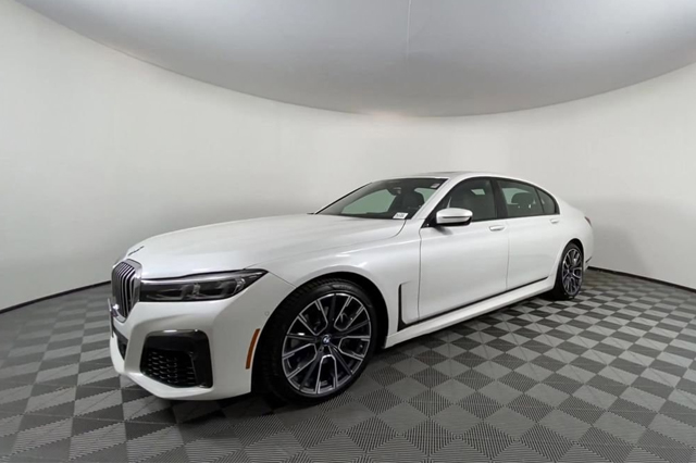 2022 BMW 740i Sedan