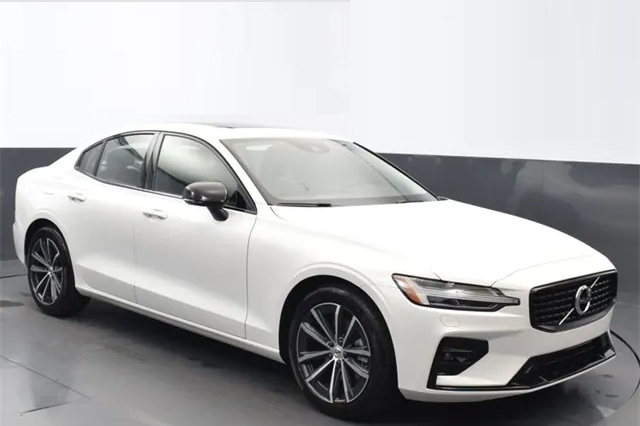 2022 Volvo S60 B5 Sedan
