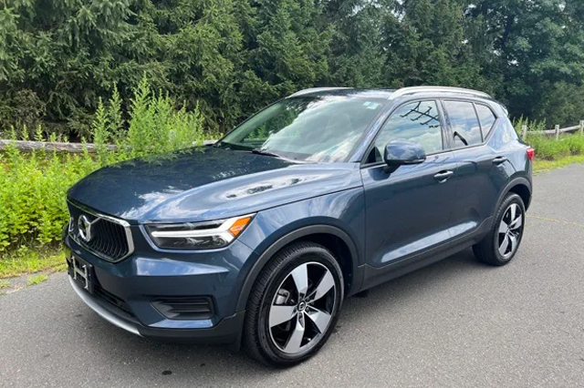 2022 Volvo XC40 T5 AWD Momentum SUV