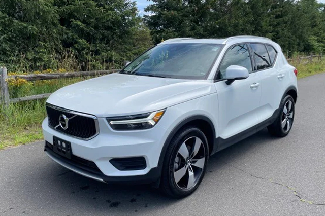 2022 Volvo XC40 T5 AWD Momentum SUV
