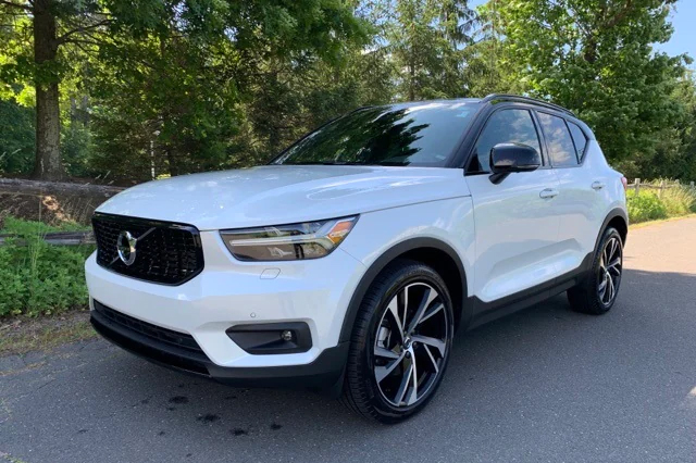 2022 Volvo XC40 T5 AWD R-Design SUV