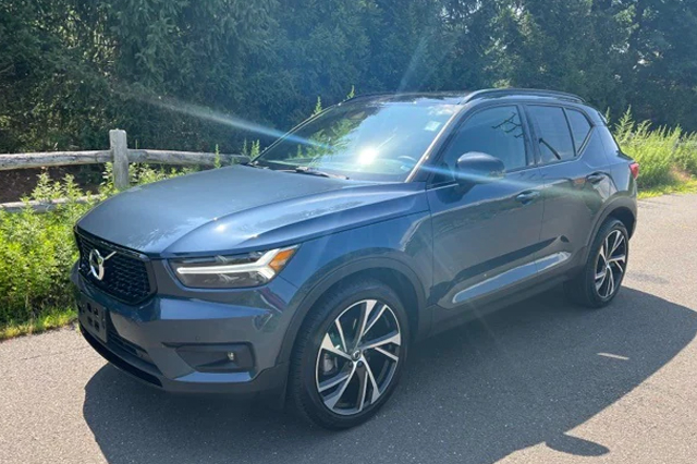 2022 Volvo XC40 T5 AWD R-Design SUV