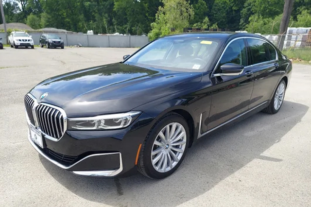 2022 BMW 740i xDrive Sedan