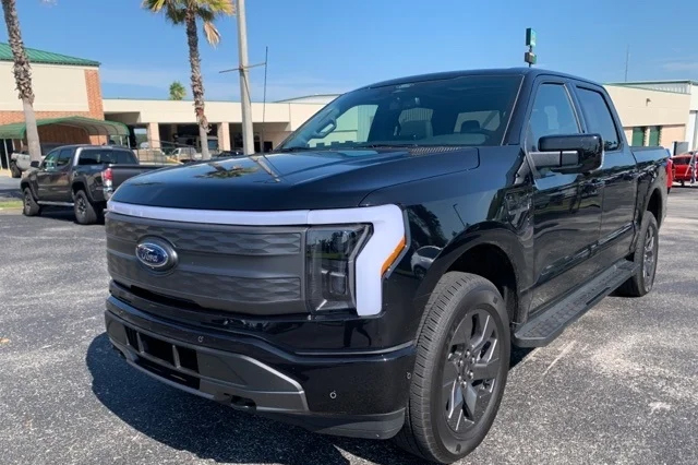 2022 Ford F-150 Lightning LARIAT