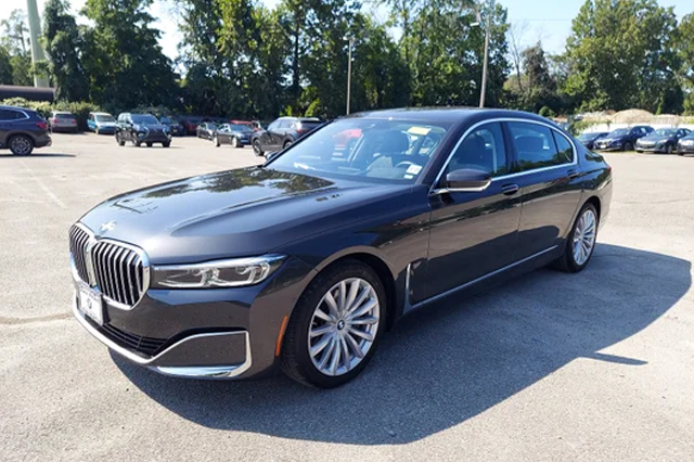 2022 BMW 740i xDrive Sedan