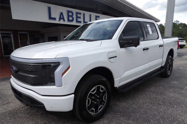2022 Ford F-150 Lightning Crew 4WD XLT SuperCrew 5.5 Box