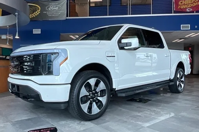 2022 Ford F-150 Lightning Platinum