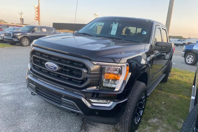 2022 Ford F-150 Truck SuperCrew Cab V-8 cyl