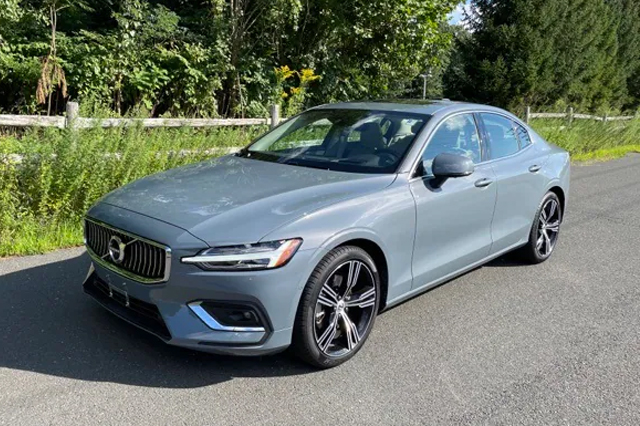 2022 Volvo S60 B5 AWD Inscription Sedan