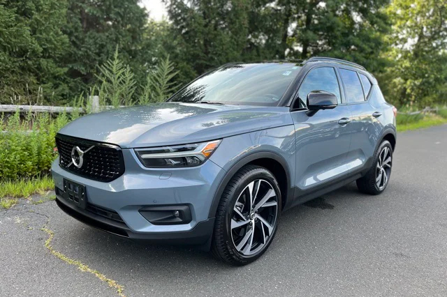 2022 Volvo XC40 T5 AWD R-Design SUV