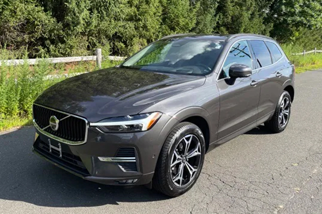 2022 Volvo XC60 B5 AWD Momentum SUV
