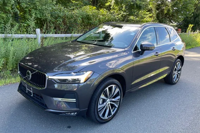 2022 Volvo XC60 B5 AWD Momentum SUV