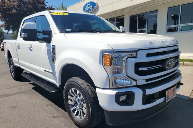 2022 Ford F-350 Lariat Super Duty Crew Cab Truck V8 32V DDI OHV Turbo Diesel