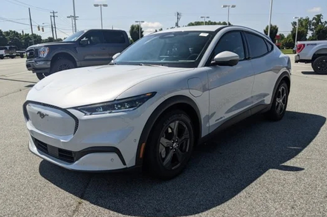 2022 Ford Mustang Mach-E Select