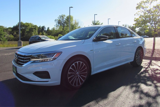 2022 Volkswagen Passat 2.0T Limited Edition With Navigation