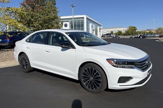2022 Volkswagen Passat 2.0T Limited Edition With Navigation