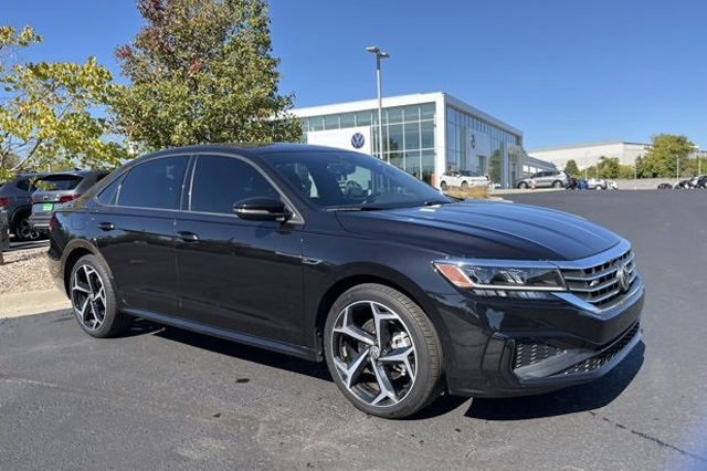 2022 Volkswagen Passat 2.0T R-Line With Navigation