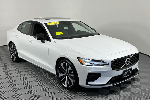 2022 Volvo S60 B5 FWD Momentum Sedan