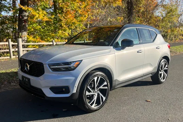 2022 Volvo XC40 T5 AWD R-Design SUV
