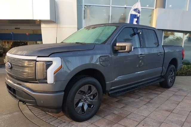 2022 Ford F-150 Lightning LARIAT