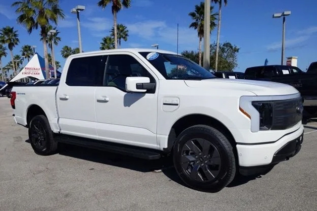 2022 Ford F-150 Lightning LARIAT