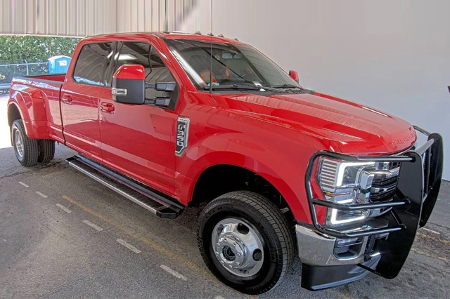 2022 Ford Super Duty F-350 DRW LARIAT 4WD Crew Cab 8 Box 8
