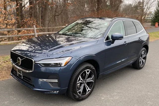 2022 Volvo XC60 B5 AWD Momentum SUV