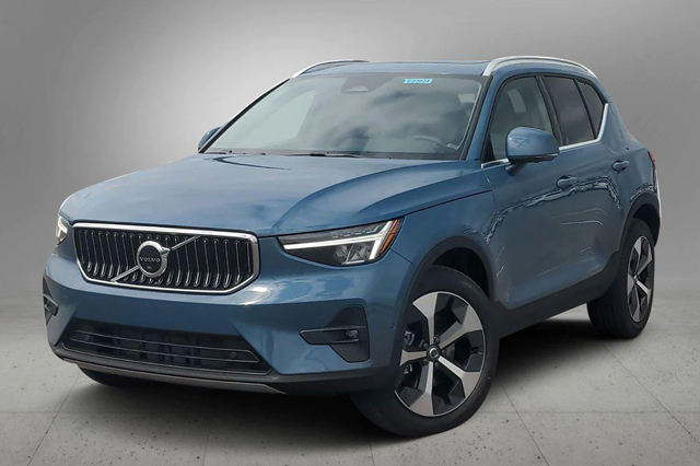 2023 Volvo XC40 B5 Plus Bright Theme SUV