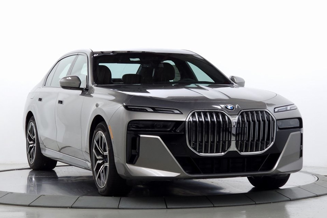 2023 BMW 740i Sedan