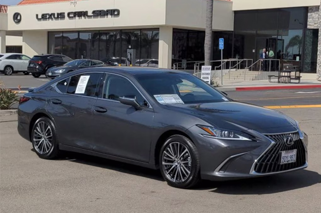 2023 Lexus ES 300h Sedan