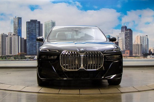 2023 BMW 740i Sedan