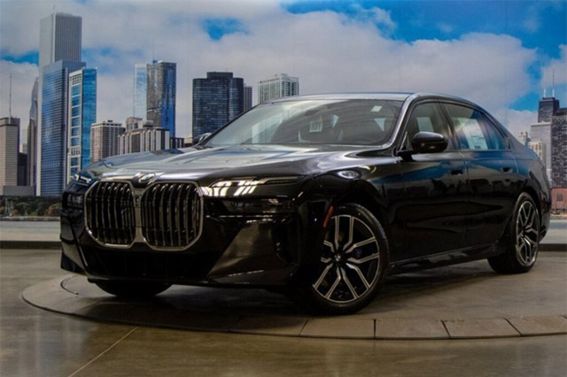 2023 BMW 740i Sedan