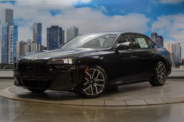 2023 BMW 740i Sedan