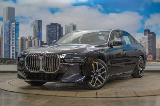 2023 BMW 740i Sedan