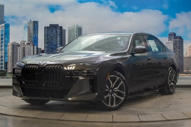 2023 BMW 760i xDrive Sedan