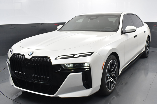 2023 BMW 740i Sedan