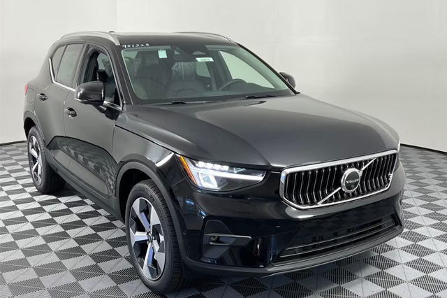 2023 Volvo XC40 B5 AWD Plus Bright SUV