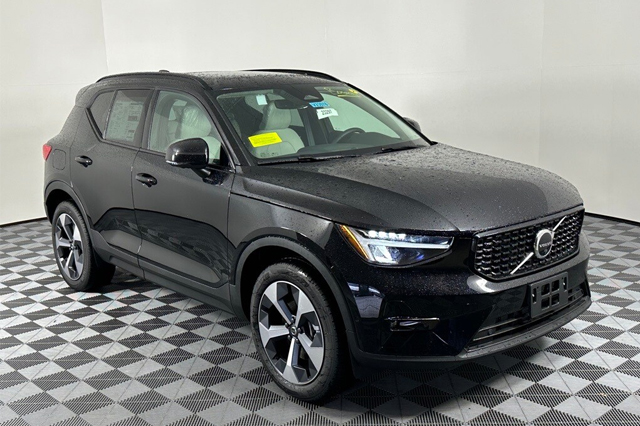 2023 Volvo XC40 B5 AWD Plus Dark SUV