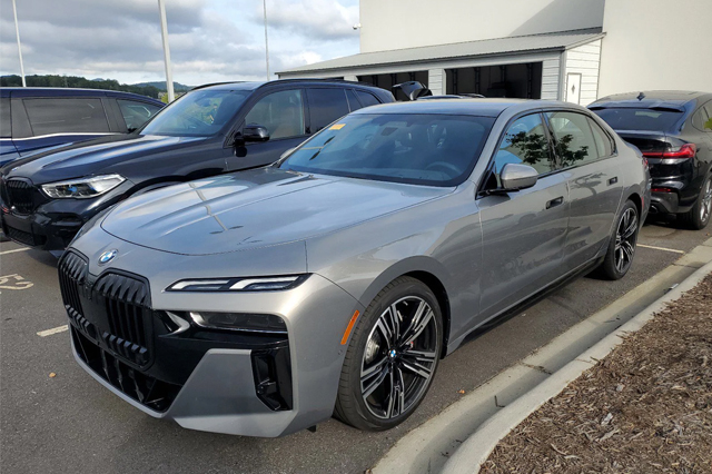 2023 BMW 7 Series 740i
